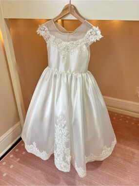 Princess Daliana Girls' Lace Appliqué Communion/Flower Girl Dress